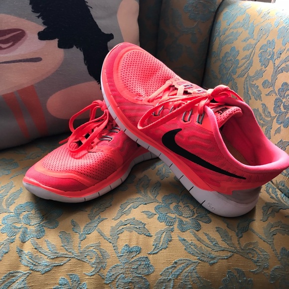 Nike Free 5.0 Running Shoe. - Picture 1 of 4